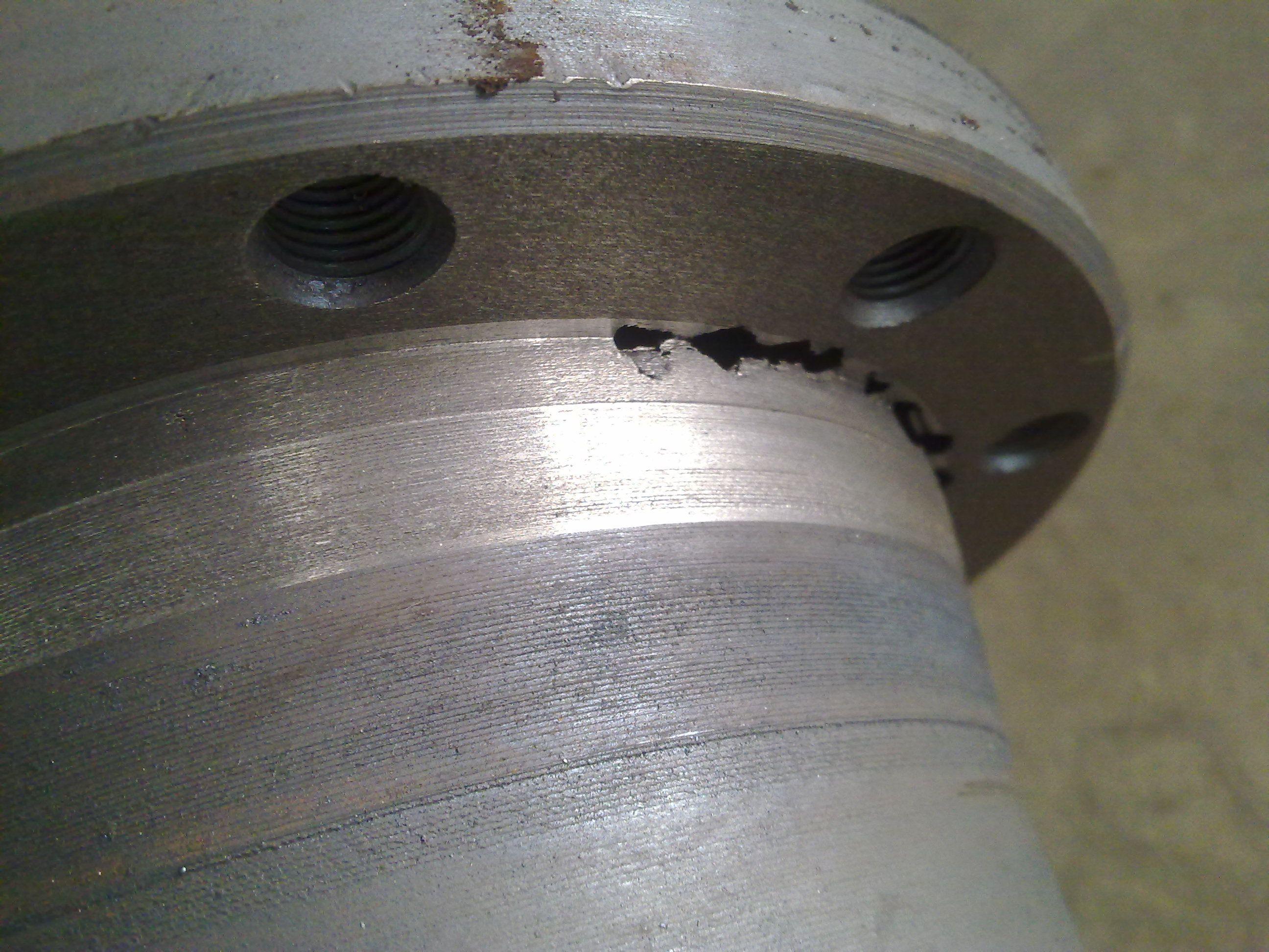 鋳鋼の亀裂欠陥の原因は何ですか?