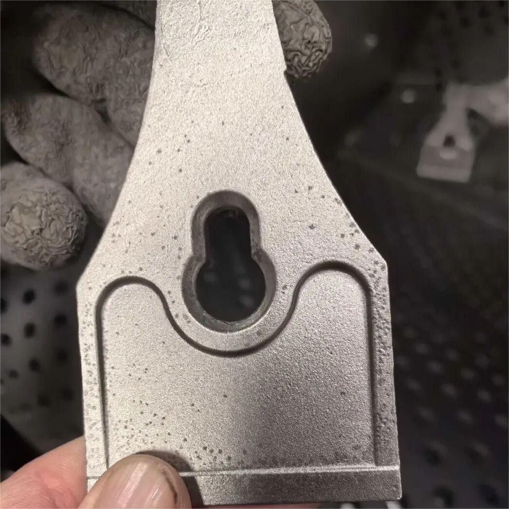 シリカゾルを使用して重量 205 グラムの表面酸化スポット欠陥のある 410 ステンレス鋼部品を製造: 原因と解決策